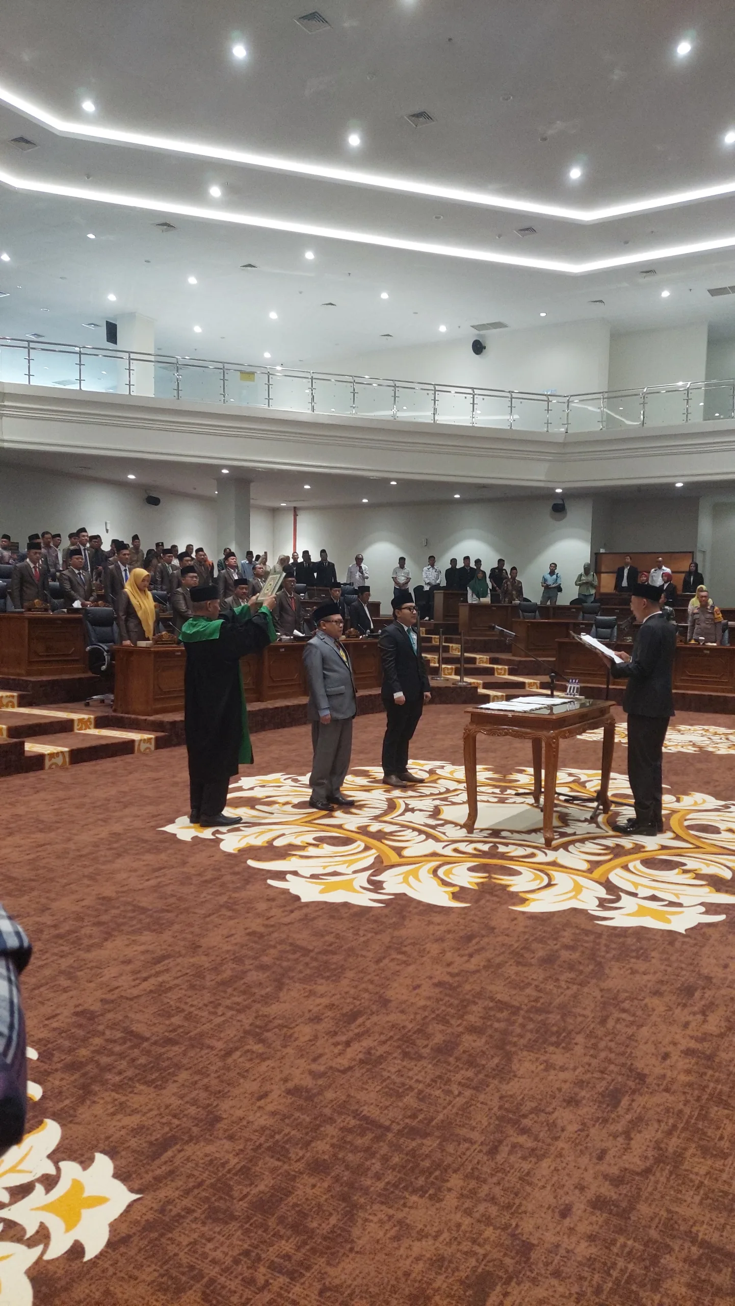 Agus Dita Pratama dan KH. Nafik Sahal Resmi Dilantik sebagai Anggota DPRD Bojonegoro Periode 2024-2029