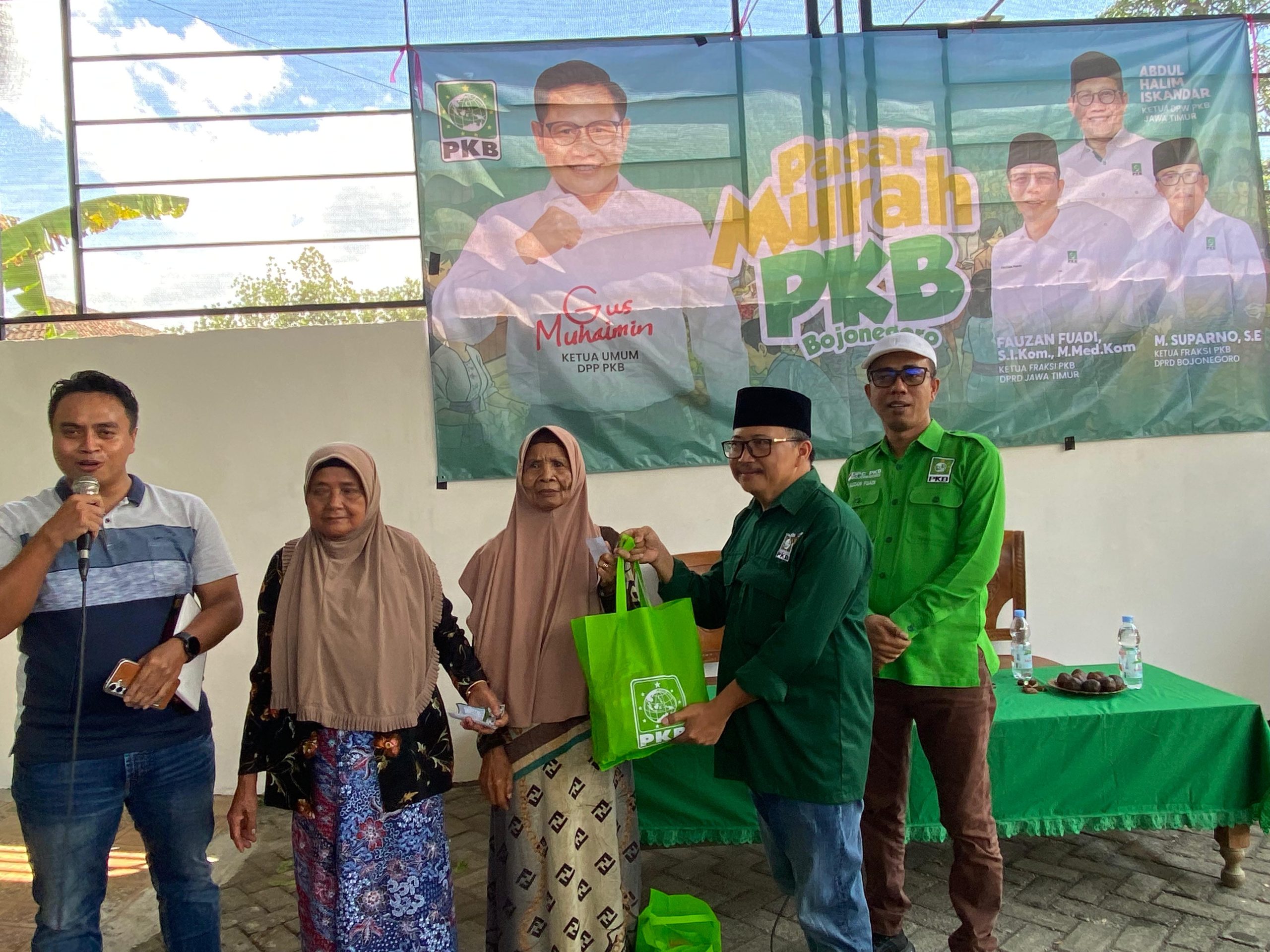 Fraksi PKB Bojonegoro Salurkan Ribuan Paket Sembako Melalui Kegiatan Pasar Murah di Kecamatan Gayam